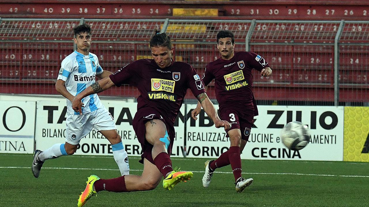 Il gol del 2-0 siglato da Simone Della Latta (Foto Franco Silvi)
