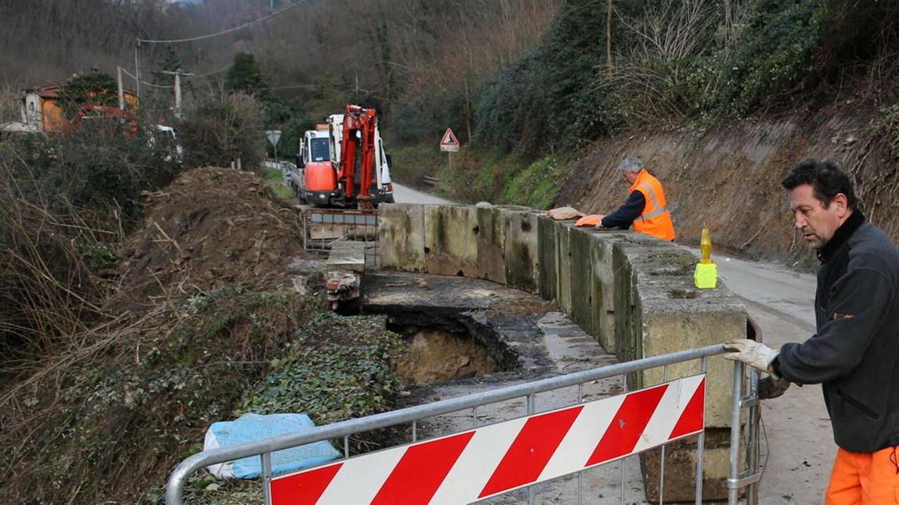 Strade di montagna tutte buche e inizia la stagione turistica
