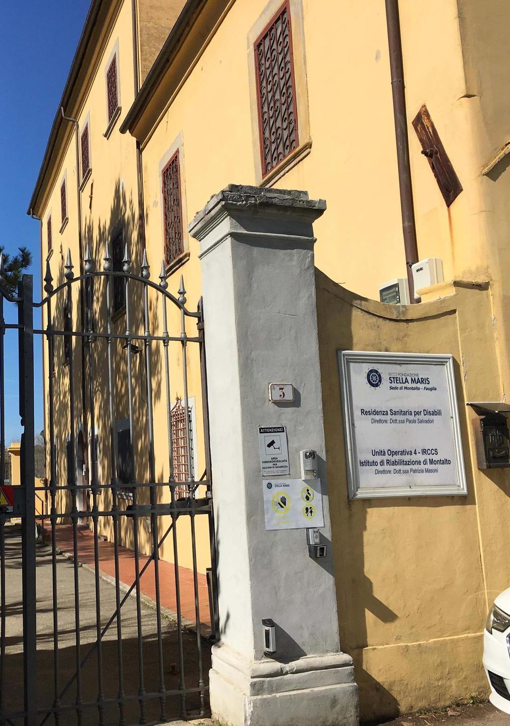 Stella Maris, bufera dopo la chiusura di casette irregolari 