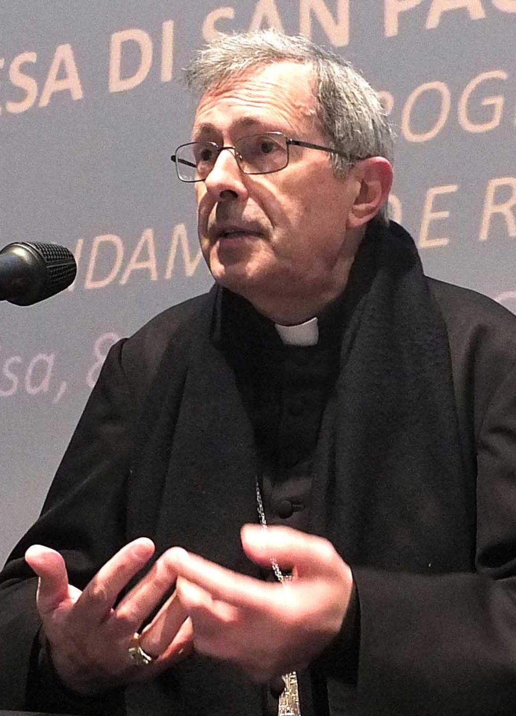 L’arcivescovo dice no a negozi aperti e partite di calcio 
