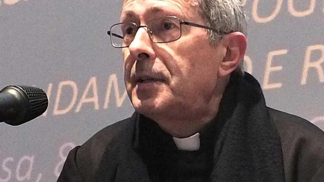L’arcivescovo dice no a negozi aperti e partite di calcio