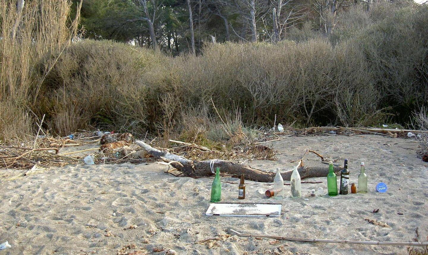 Sos dei cittadini «Lungo le spiagge  cumuli di rifiuti» 