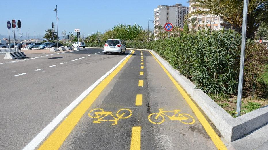Il sindaco Nizzi inaugura la pista ciclabile al molo Brin