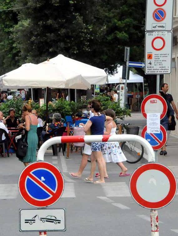 Torna la Ztl a Marina per il lungo weekend richiesta dai negozi 