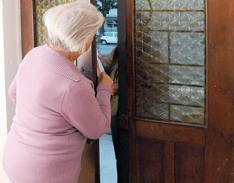 Finti vigili mettono a segno la truffa del gas 