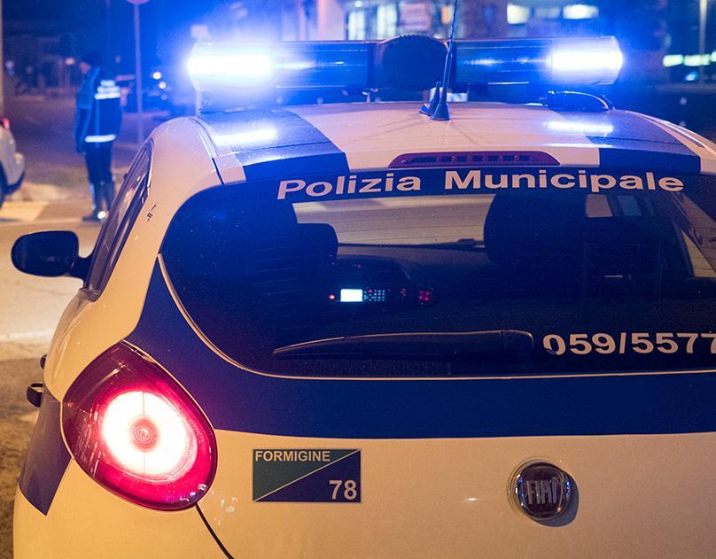 Cappotta con il furgone frigo: 52enne è gravissimo