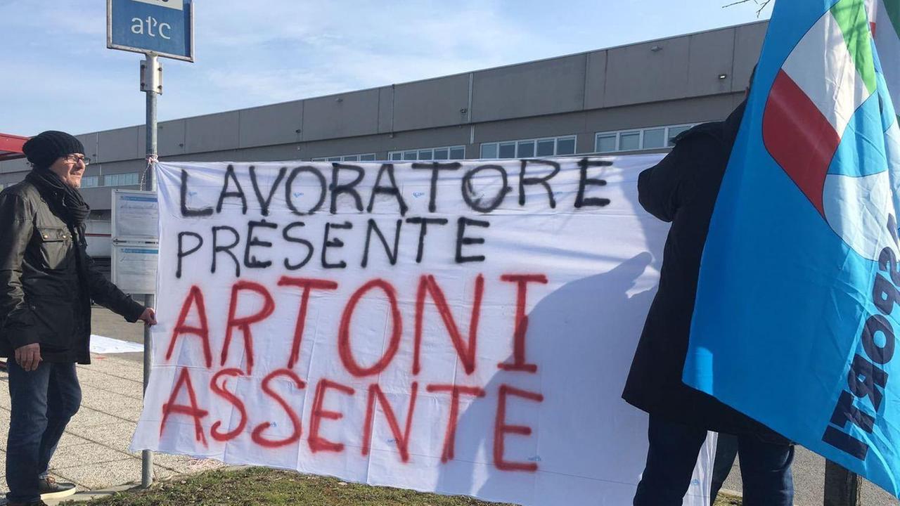 Il sindacato Usb «Aggrediti i lavoratori in presidio all’Artoni»