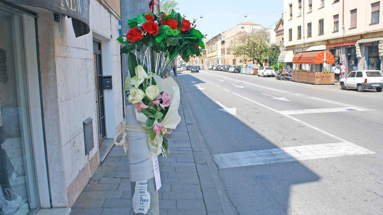 Fiori per ricordare Anna Oggi l’addio alla tredicenne