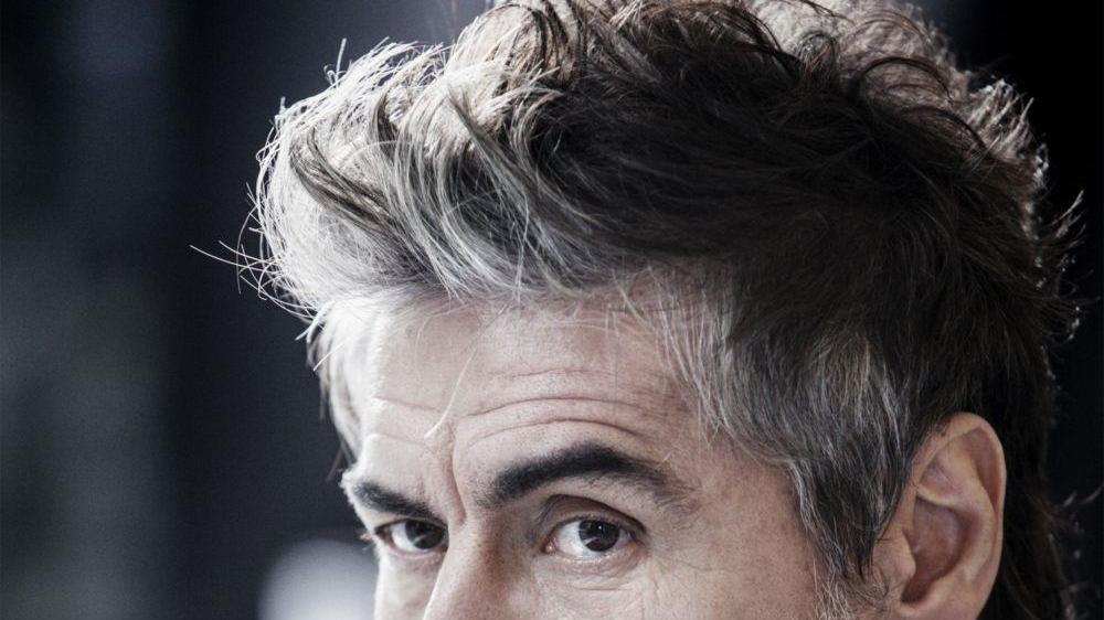 Ligabue: «Intervento alle corde vocali riuscito, sto bene»