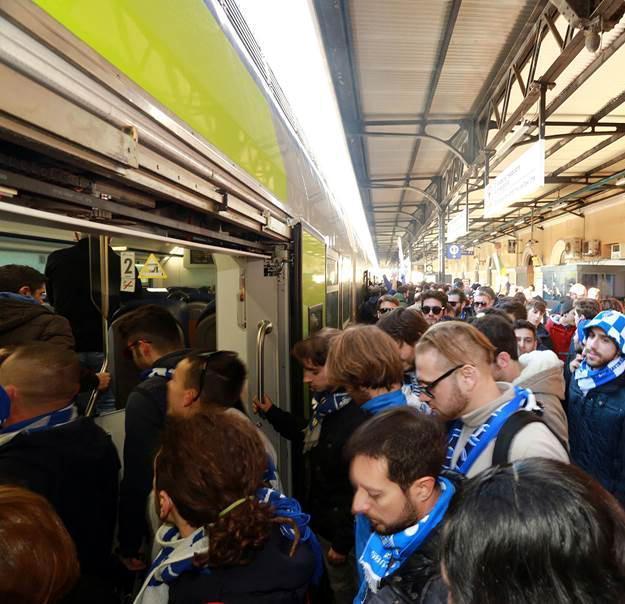 Il treno dei tifosi in partenza a mezzogiorno 