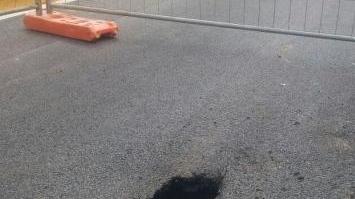 Il “buco” in via Diaz per un cedimento della rete fognaria