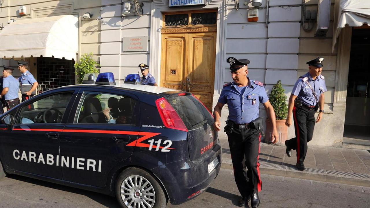Razzia nello spogliatoio delle ragazze: in 2 nei guai