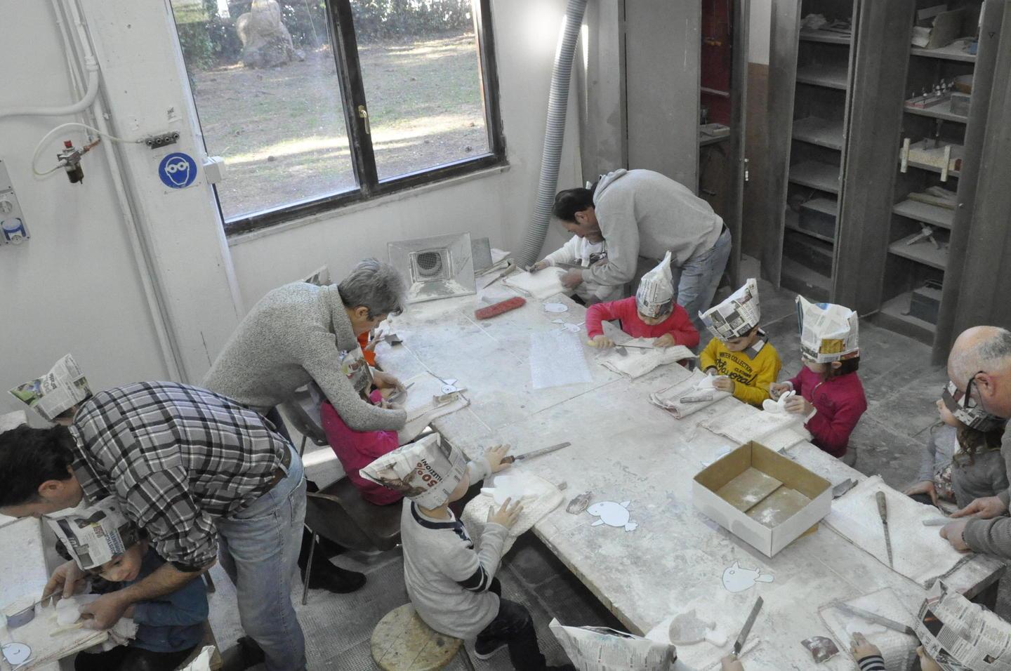 I bambini “maestri” alabastrai grazie ad Arteinbottega