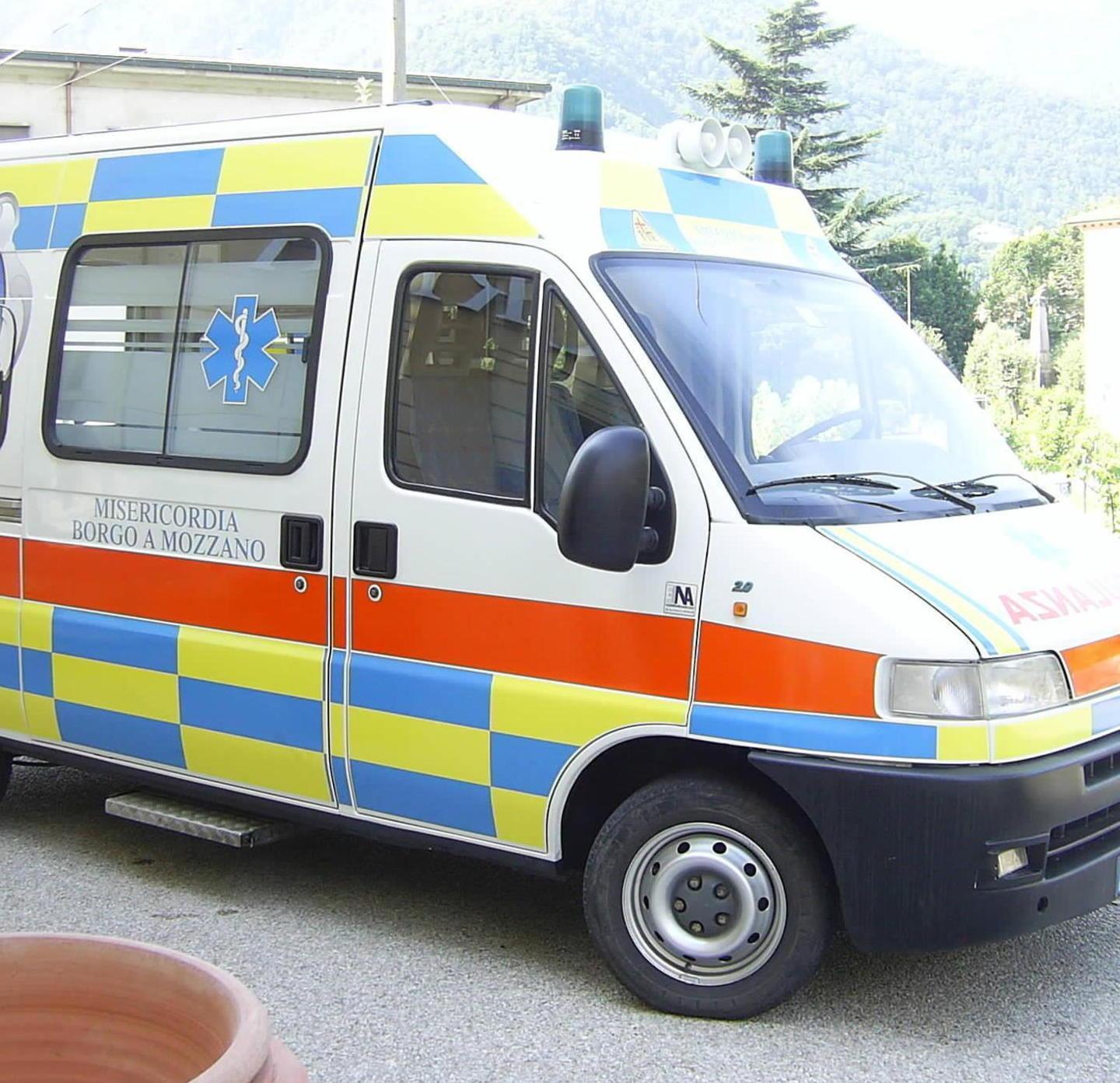 Ragazzo di 12 anni si rompe il femore cadendo dal poggio