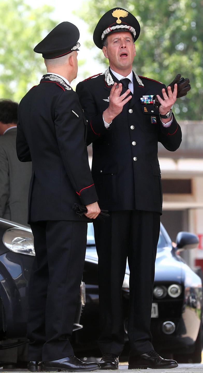 Guardia rapinata e beffata: deve ricomprare la pistola 