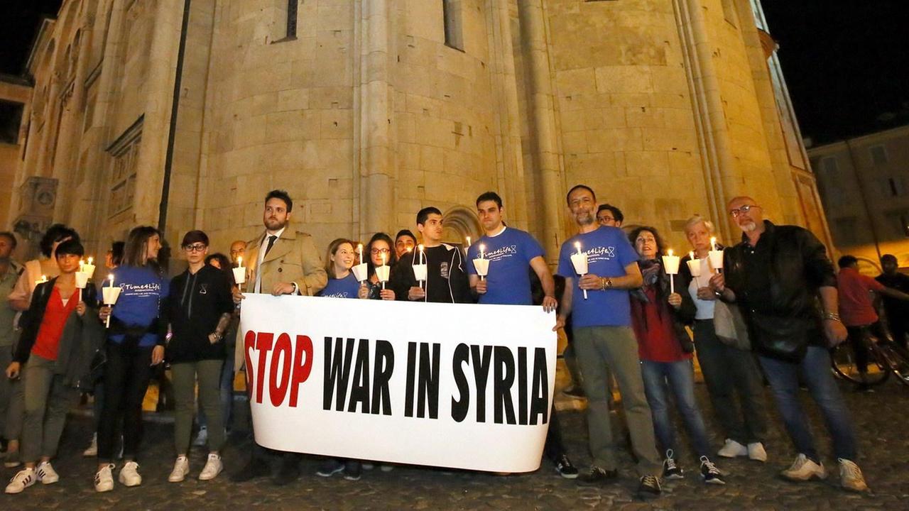 Modena, fiaccole di speranza per dire basta alla guerra in Siria
