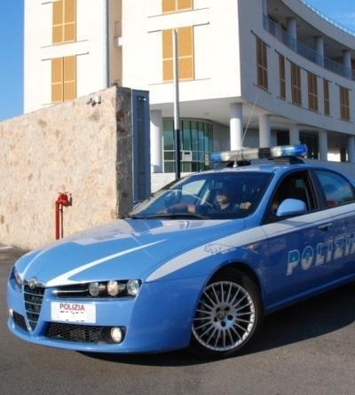 Una volante della polizia 