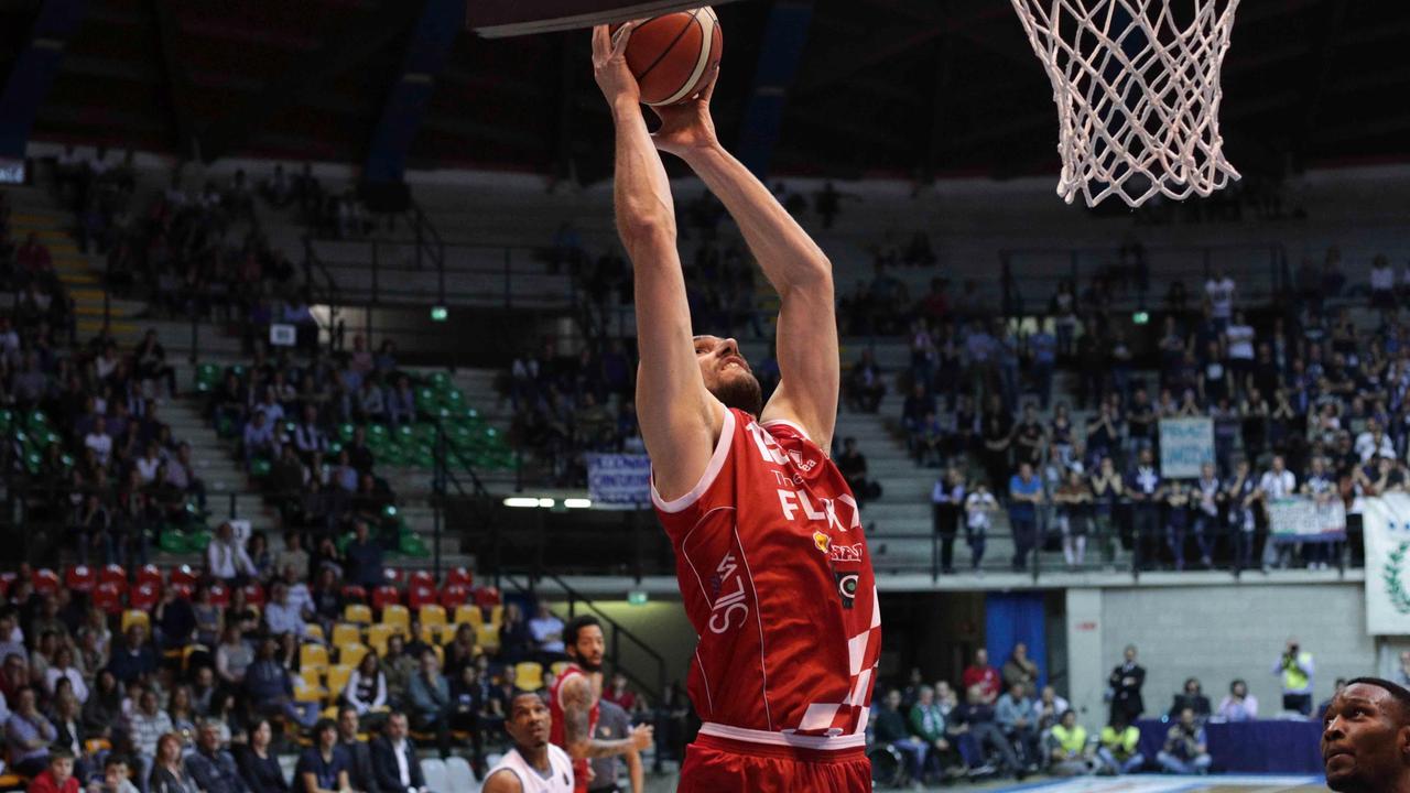 Andrea Crosariol va a schiacciare