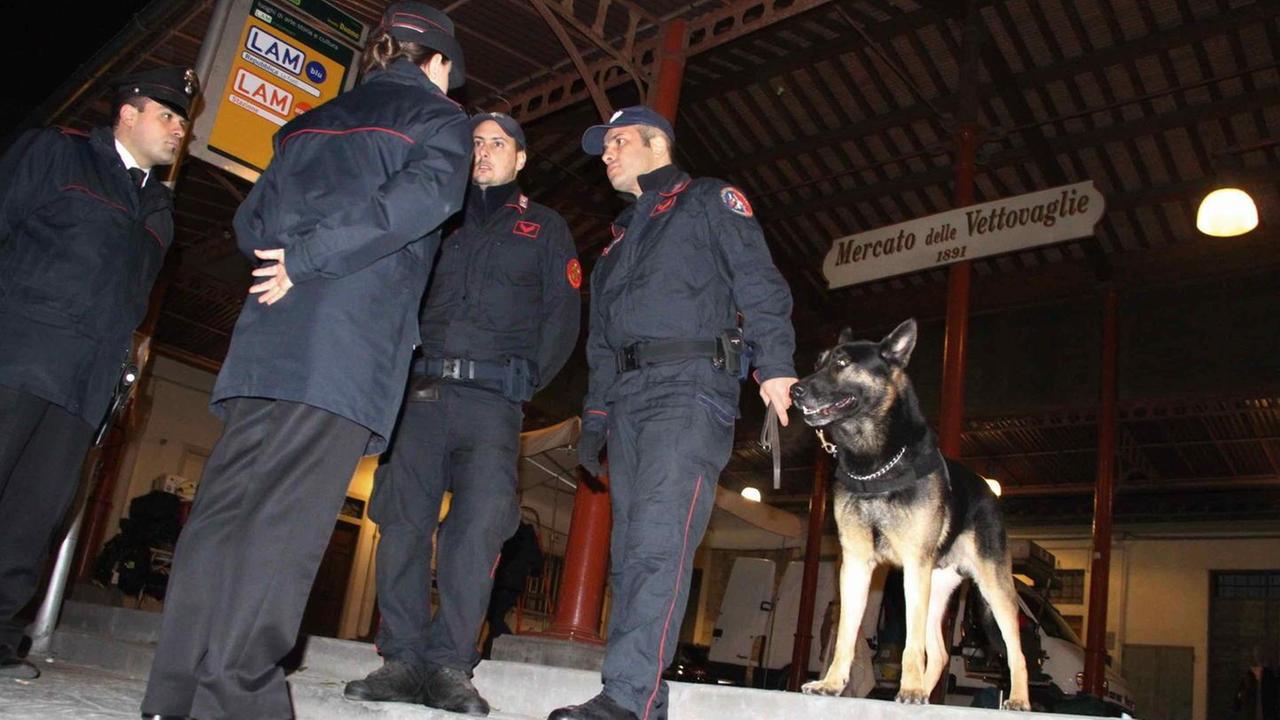 Spaccio di droga vicino al pub stop al locale per una settimana