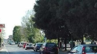Treno guasto e passaggio a livello giù Disagi ai Passi