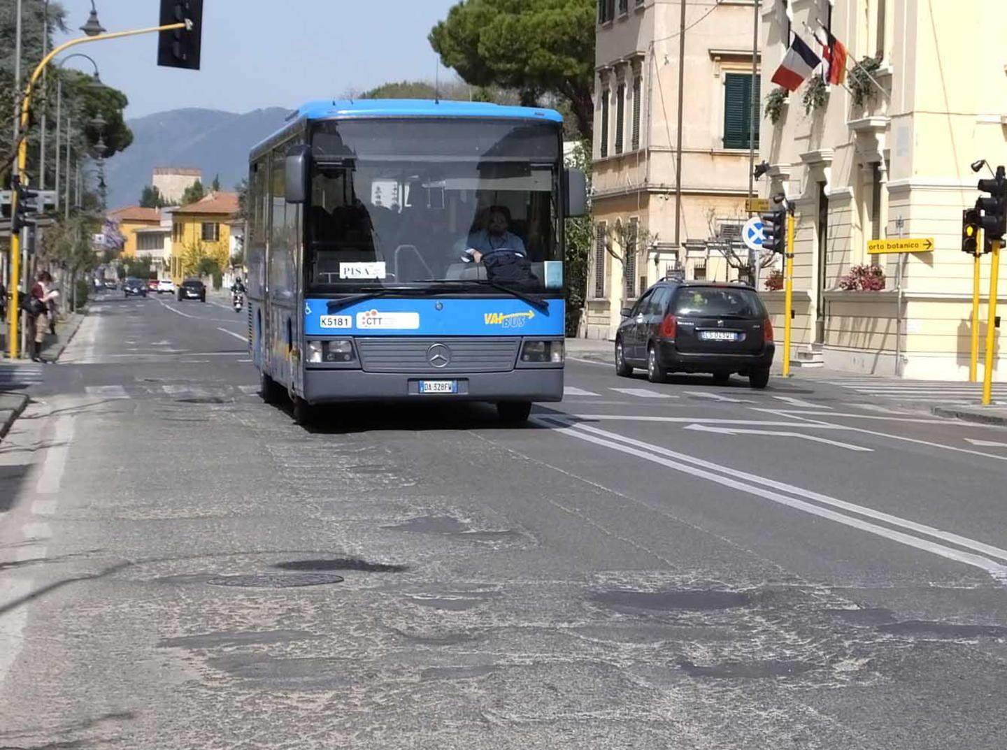 Via Bonanno e lungarno asfaltature anti-degrado 