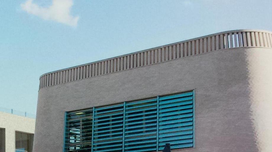 L'ingresso della sede centrale della BCC di Castagneto Carducci
