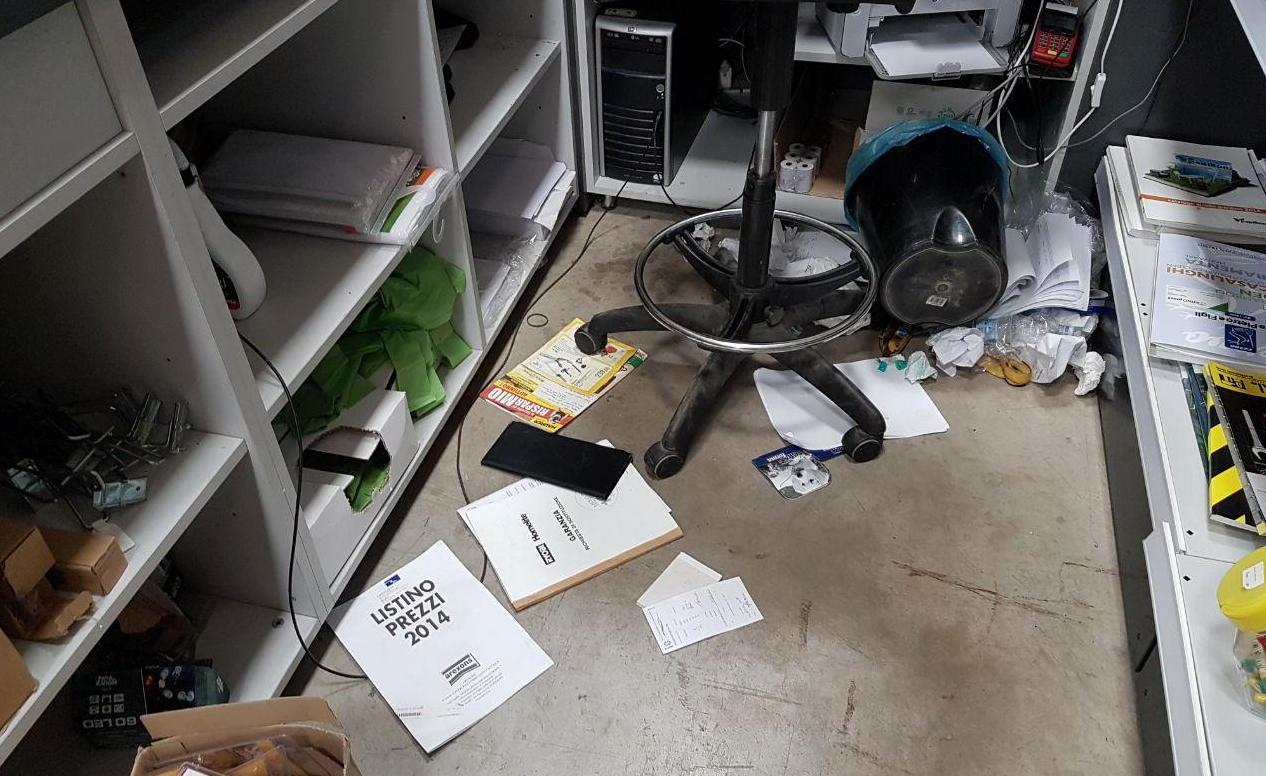 Ladri incappucciati svaligiano la Copaca 
