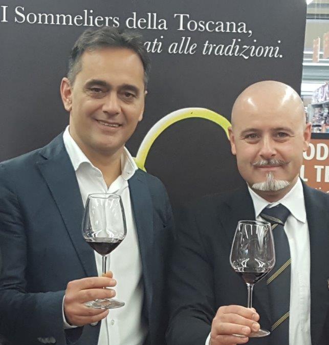 Spunta il sommelier  tra gli scaffali  del supermercato 