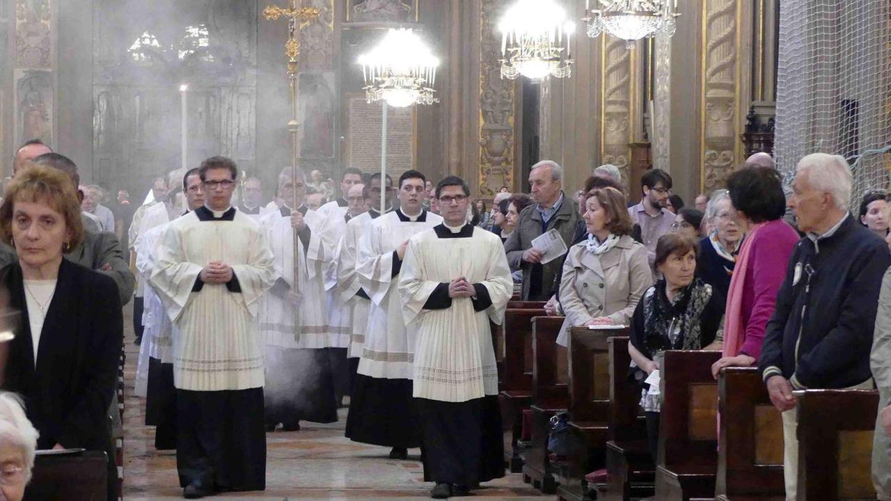 Ieri Via Crucis, oggi la messa della veglia