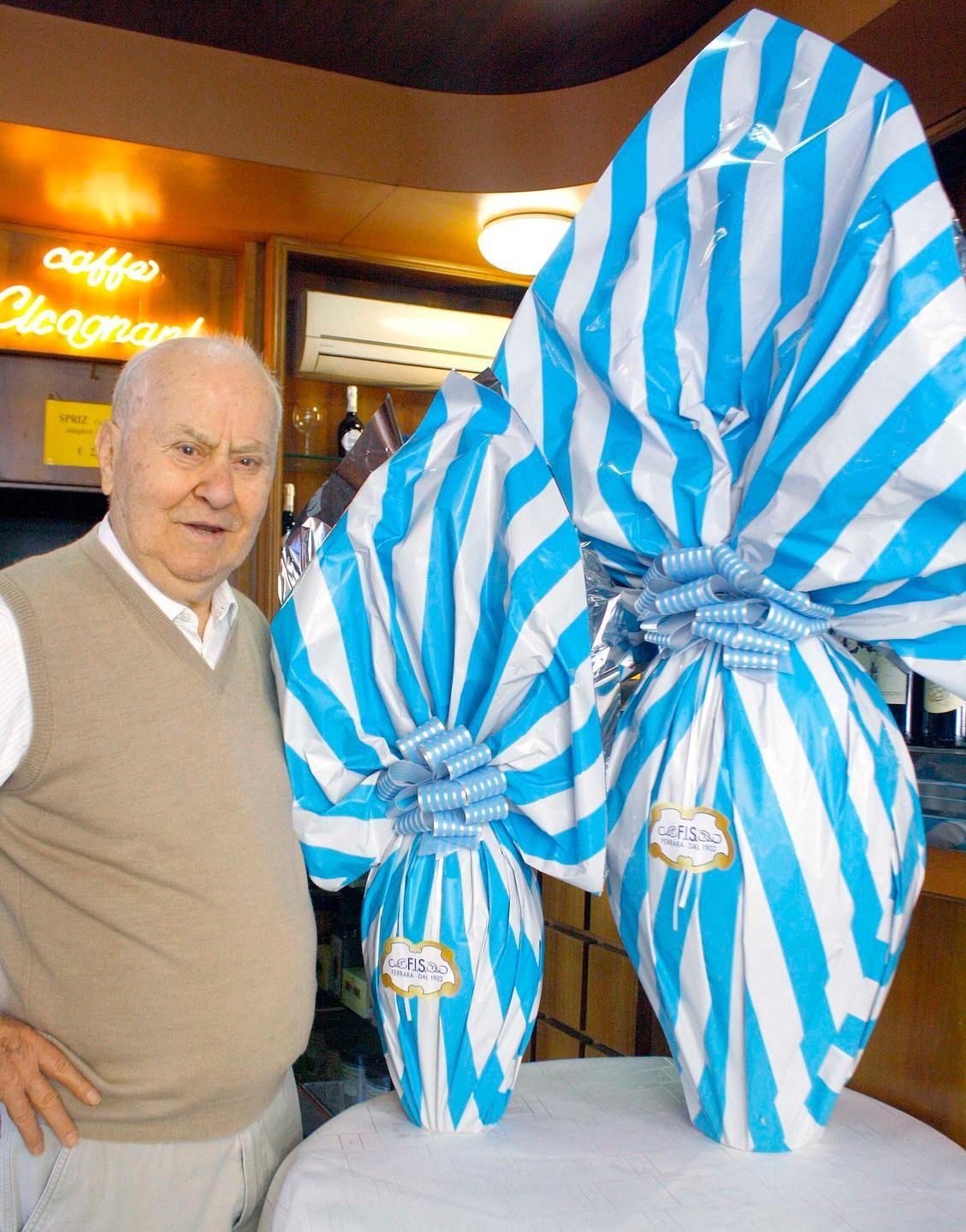 Uova e colombe, in città una Pasqua biancazzurra 