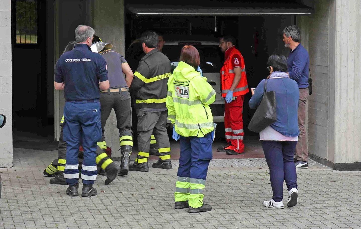 Reggio Emilia, il fratello la crede morta e chiama i pompieri ma lei era al bar