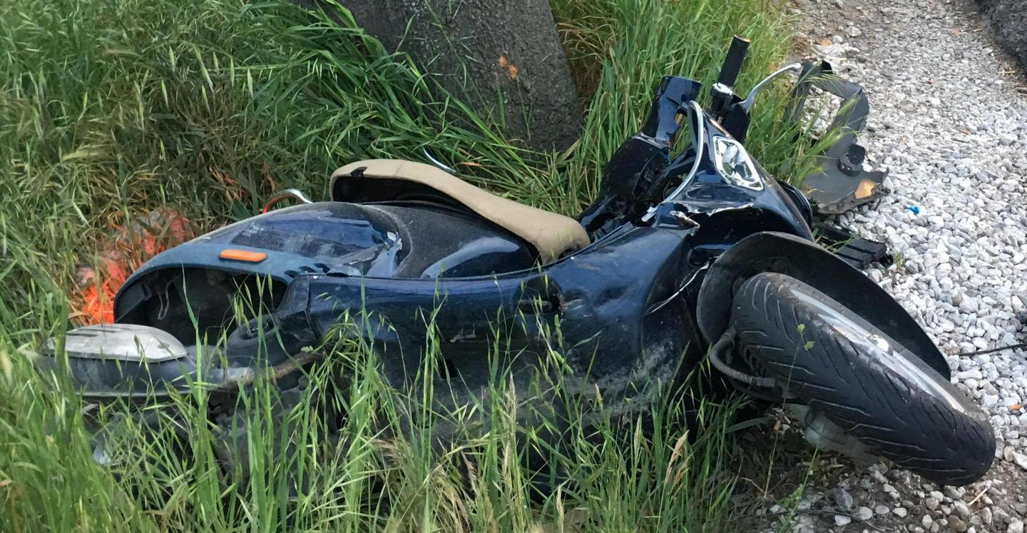 Scooter contro auto Ferita gravemente una diciottenne
