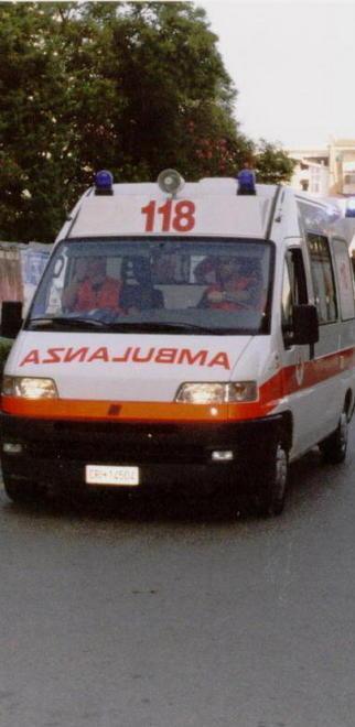 Esce di strada per un colpo di tosse 