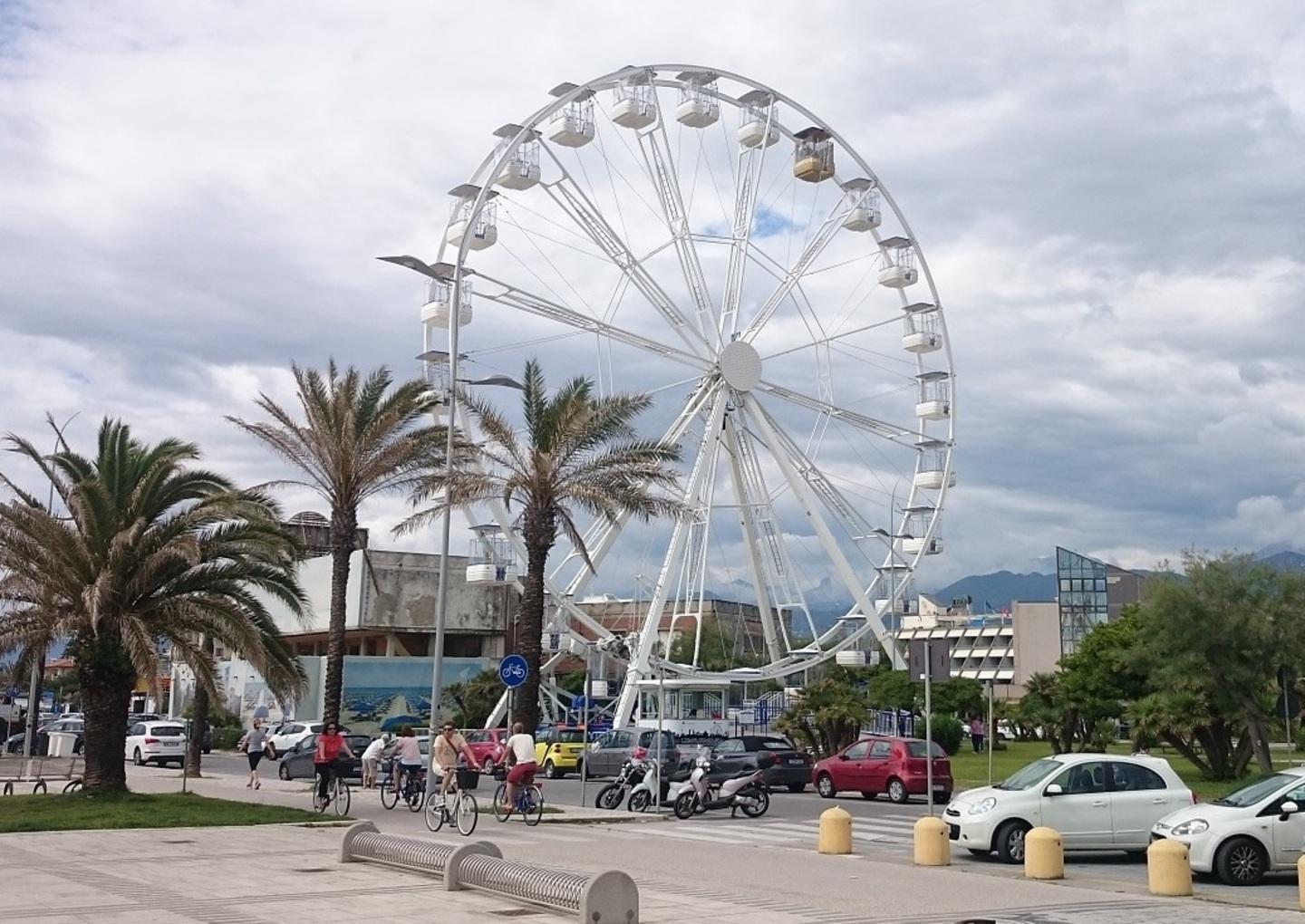 Viareggio vista mare: in estate ci sarà la ruota panoramica  