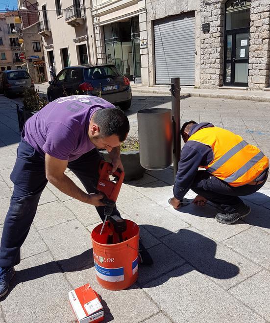 Panchine e cestini così il centro storico cambia il suo volto 