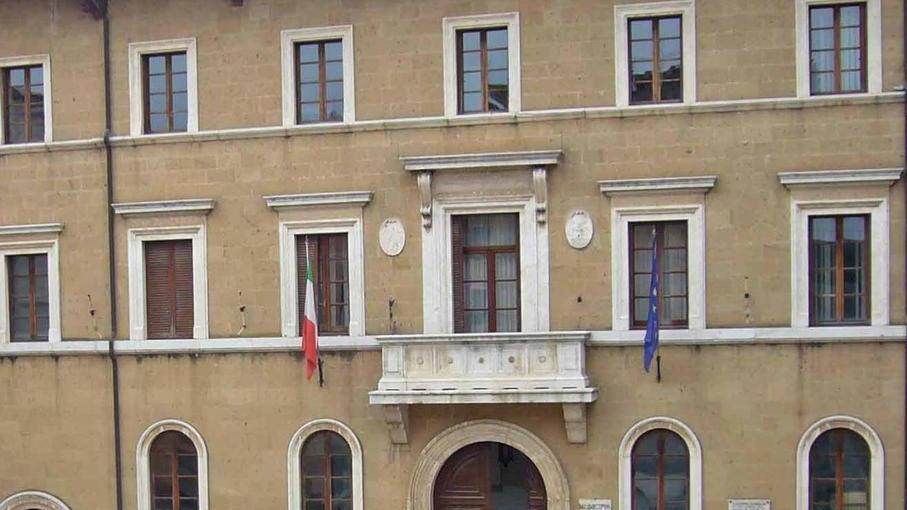 Due trentenni in corsa per la città del tufo