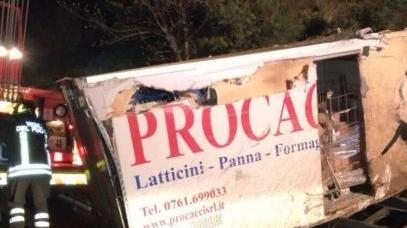 Camioncino fuori strada Aurelia chiusa per tre ore