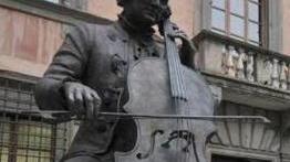 Lucca, la musica e il silenzio «Una città che ti dà risposte»