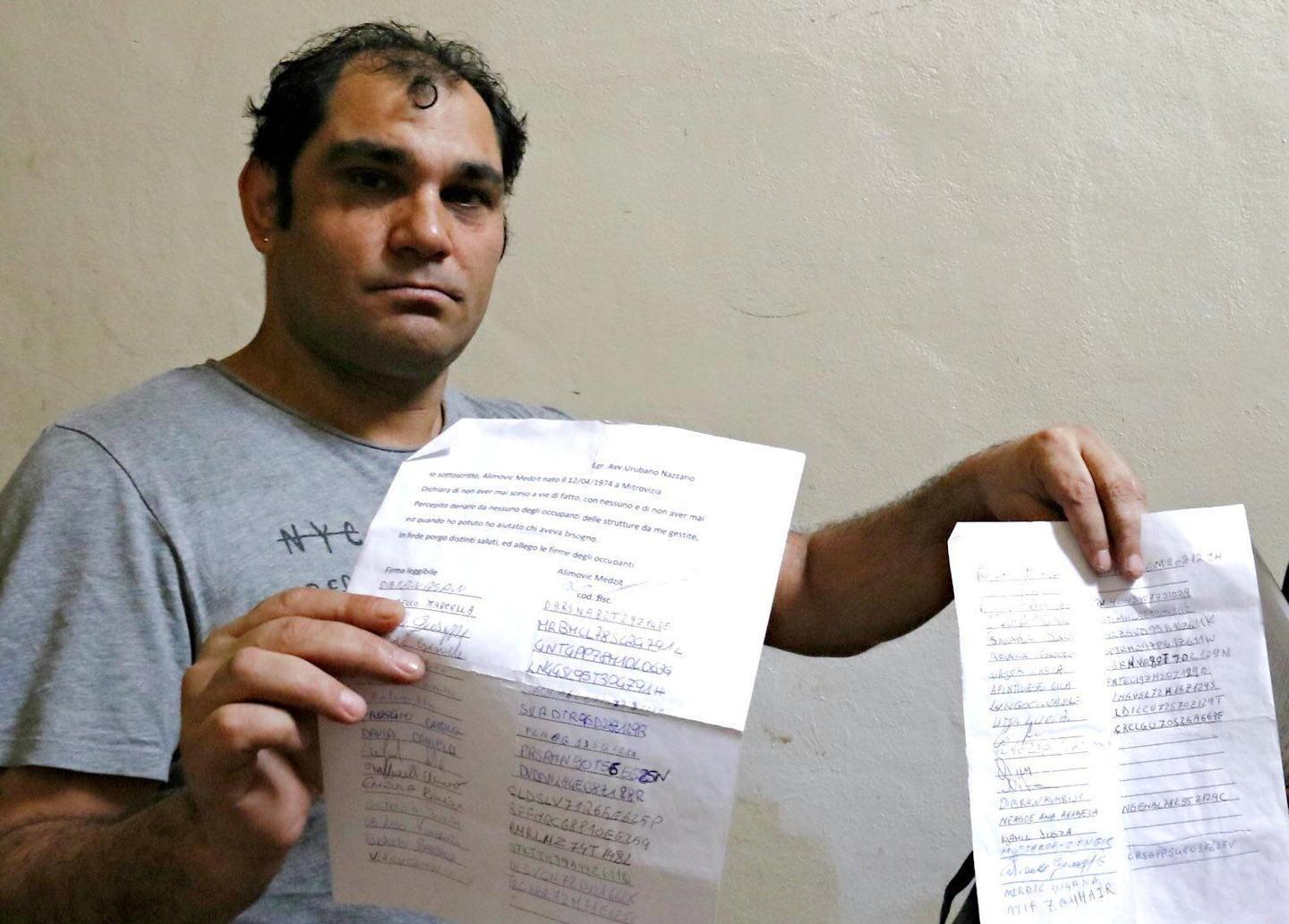 «Altro che racket della casa: nessuno paga per star qui, il sindaco venga a vedere»  