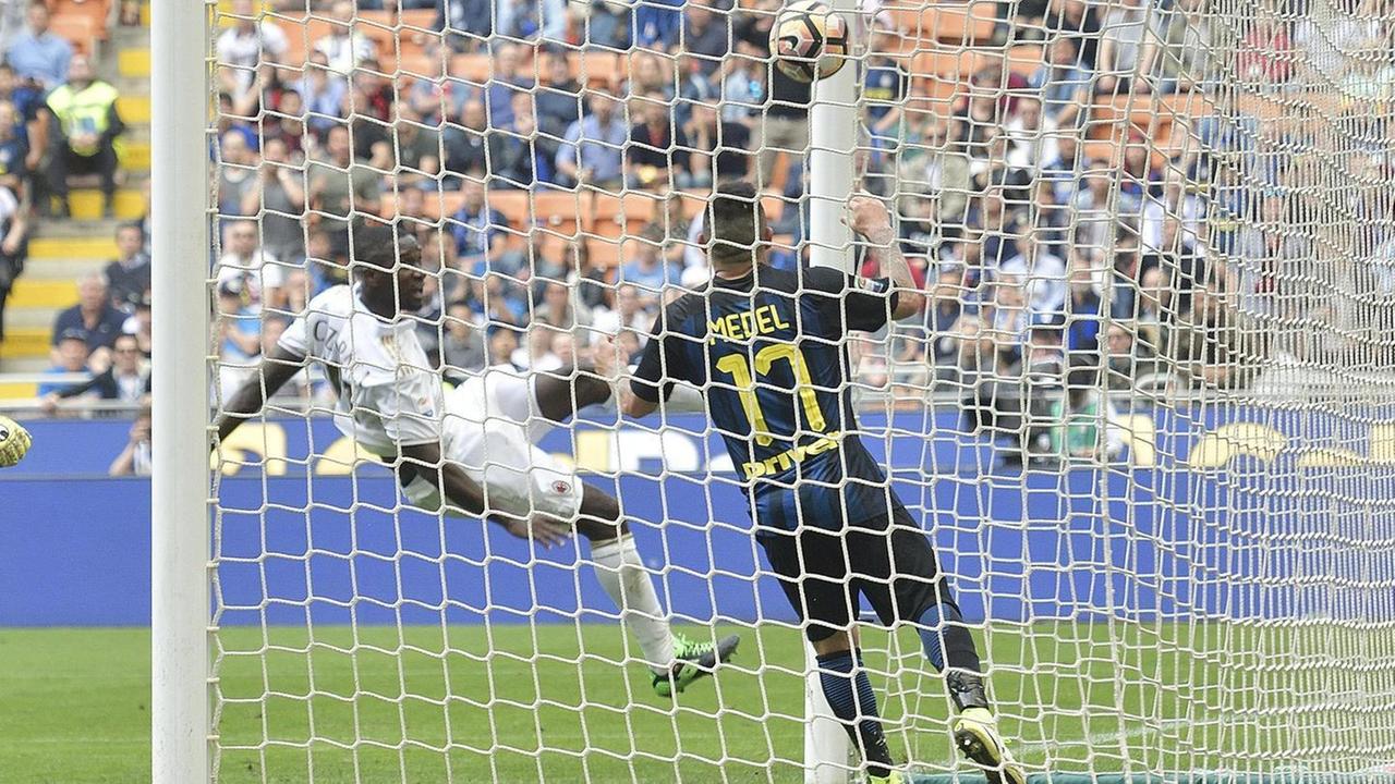 Il derby in salsa cinese è uno show Milan salvo all’ultimo, furia Inter