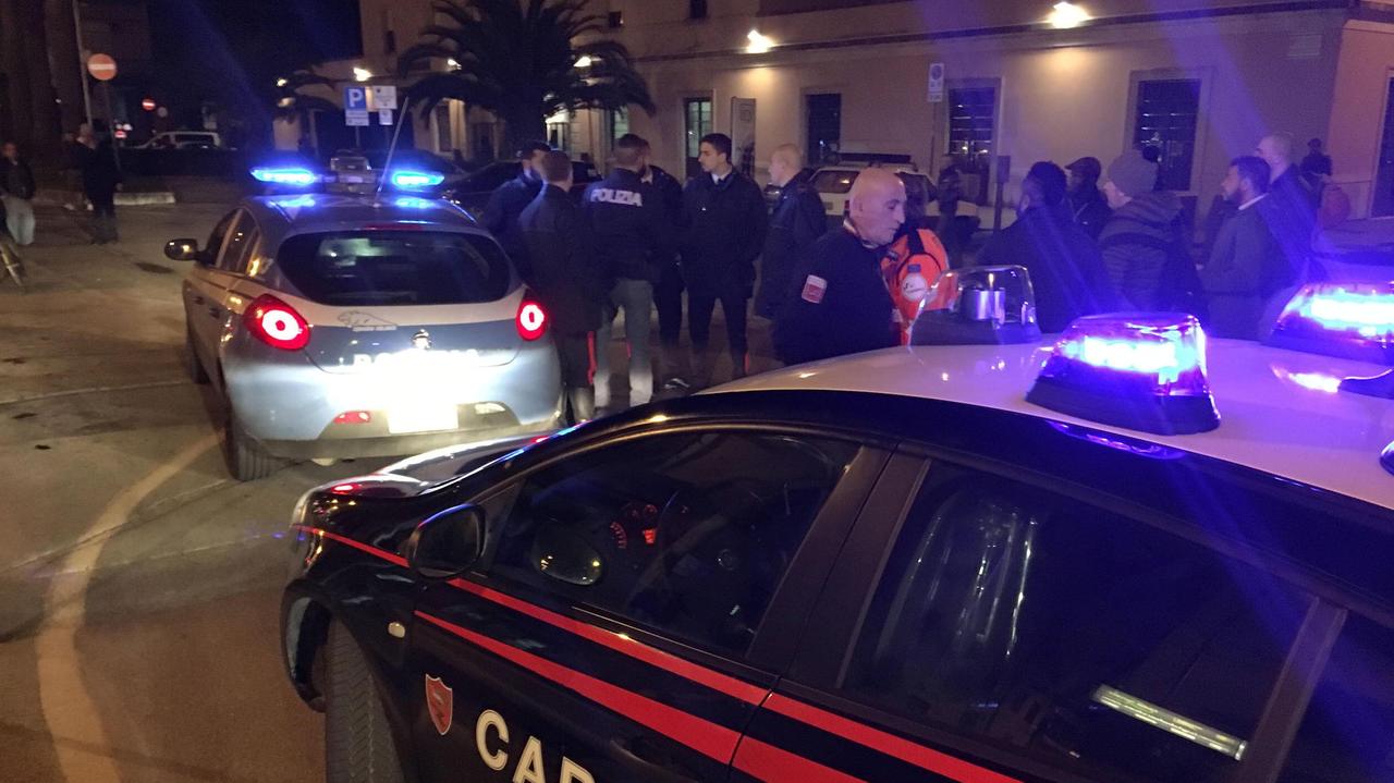 Controlli in piazza Gramsci (Foto Archivio)