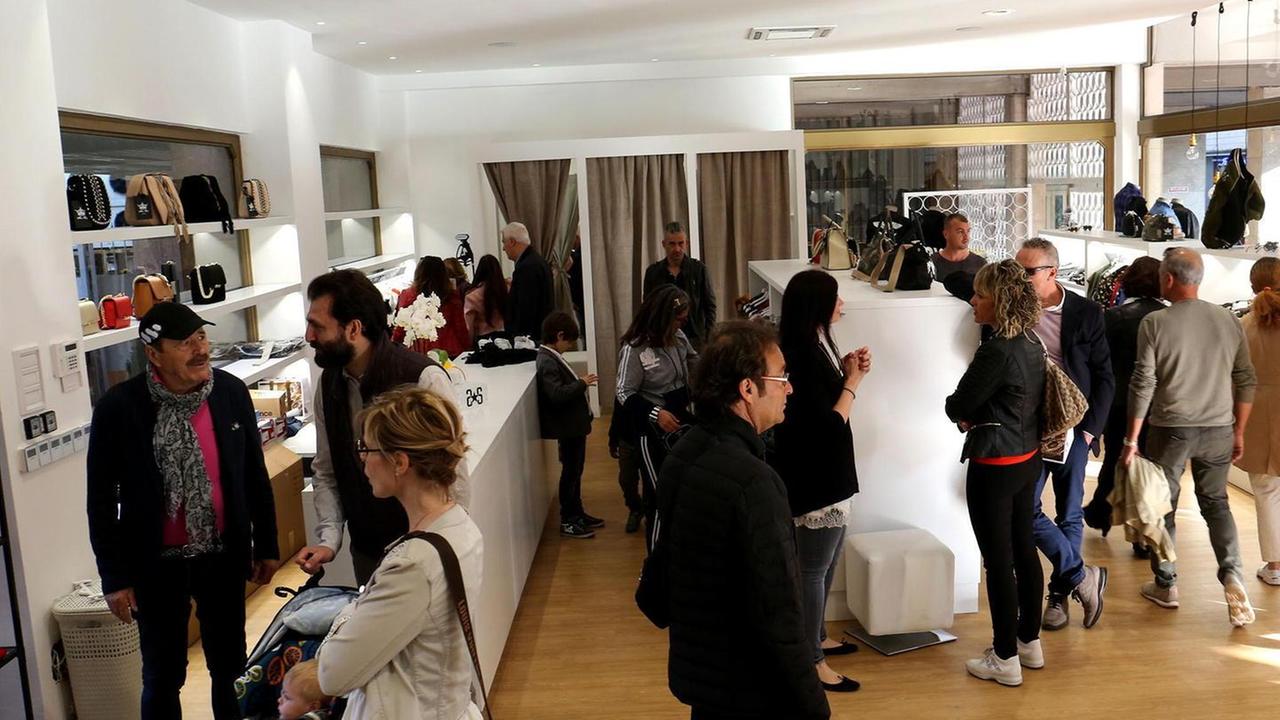 L’inaugurazione del nuovo negozio Bonvicini in piazza del Popolo (Foto Nucci)