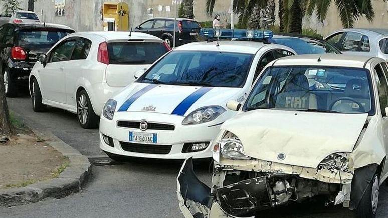 Sassari, due incidenti per mancata precedenza