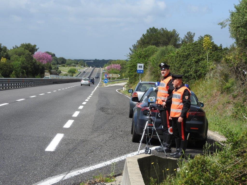 Pattuglia dei carabinieri di Ghilarza con l'autovelox