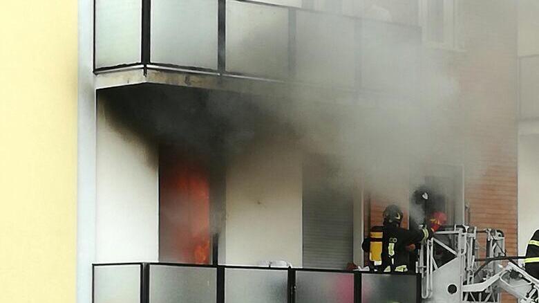 Castelfranco. Appartamento distrutto dalle fiamme:sei intossicati