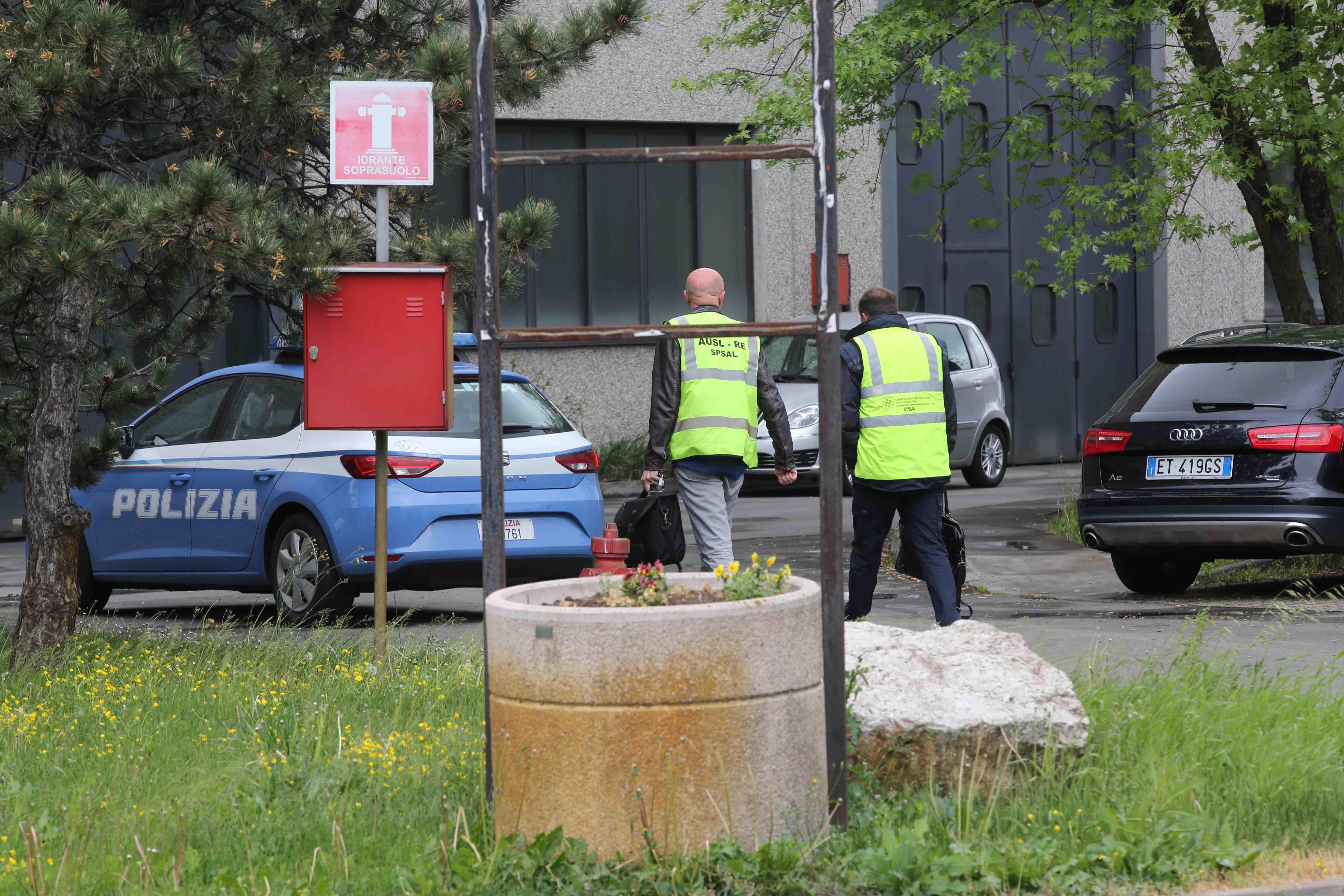 Reggio Emilia, operaio 20enne muore schiacciato da un macchinario