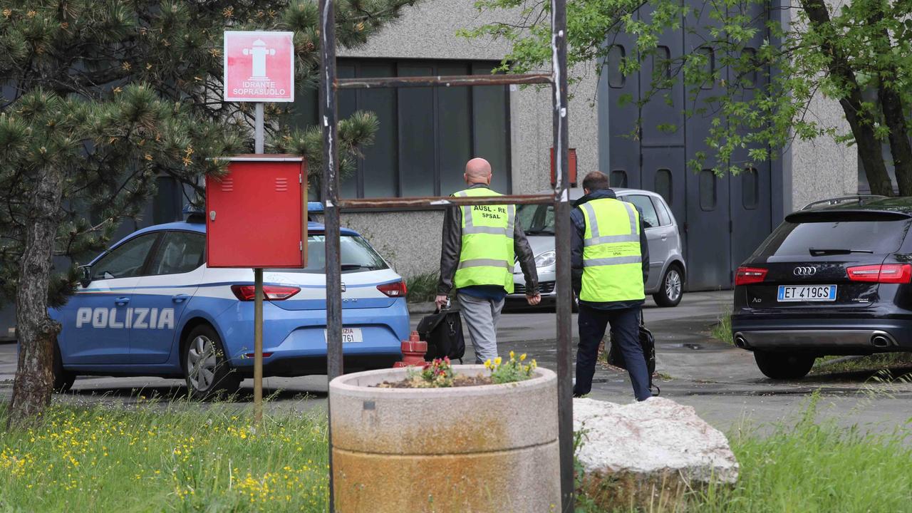 Reggio Emilia, operaio 20enne muore schiacciato da un macchinario