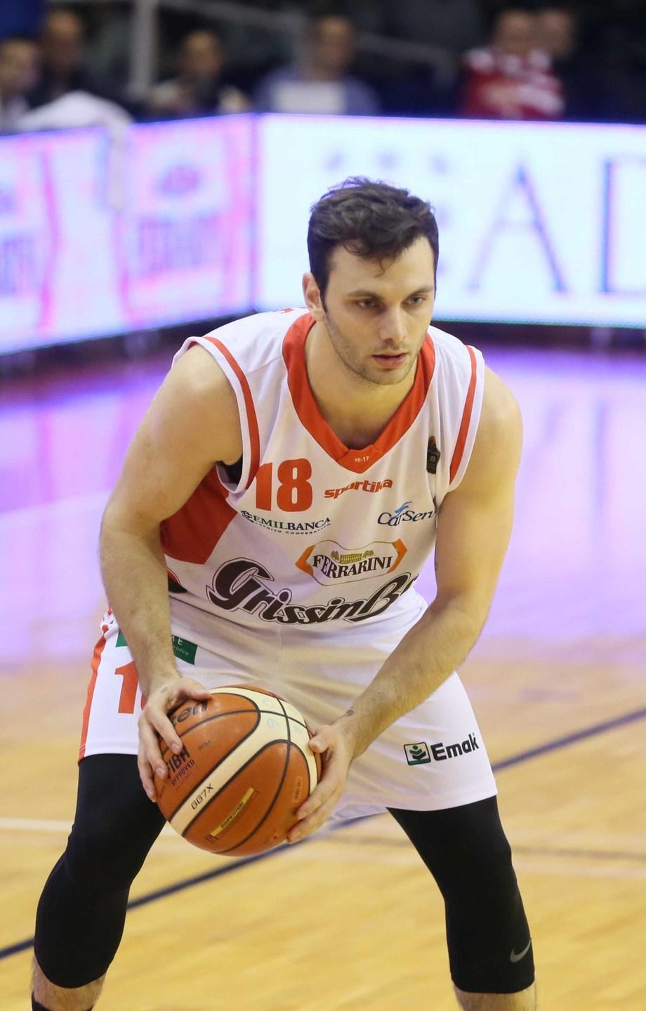 Sirene delle V nere su Stefano Gentile 