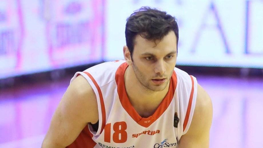 Sirene delle V nere su Stefano Gentile