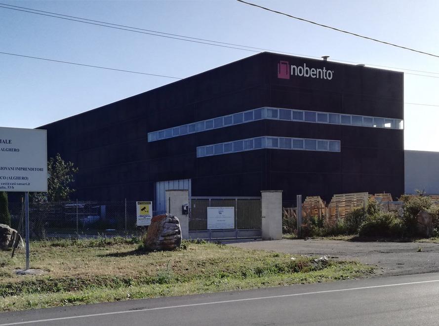 Alghero, un'azienda di serramenti ha assunto 10 lavoratori 